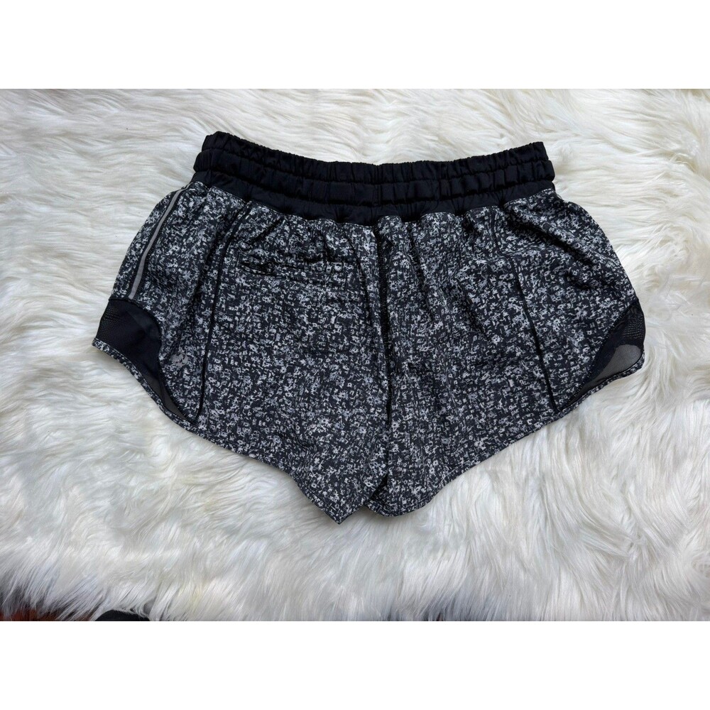 Lululemon Hotty Hot Shorts Women's Size 4 Black & White 3" Inseam